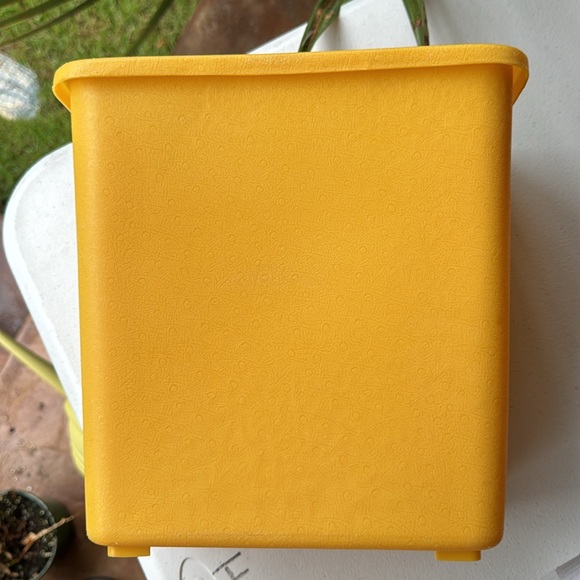 Vintage Andy Gard yellow textured trashcan wastebasket with metallic sunburst - Picture 5 of 8